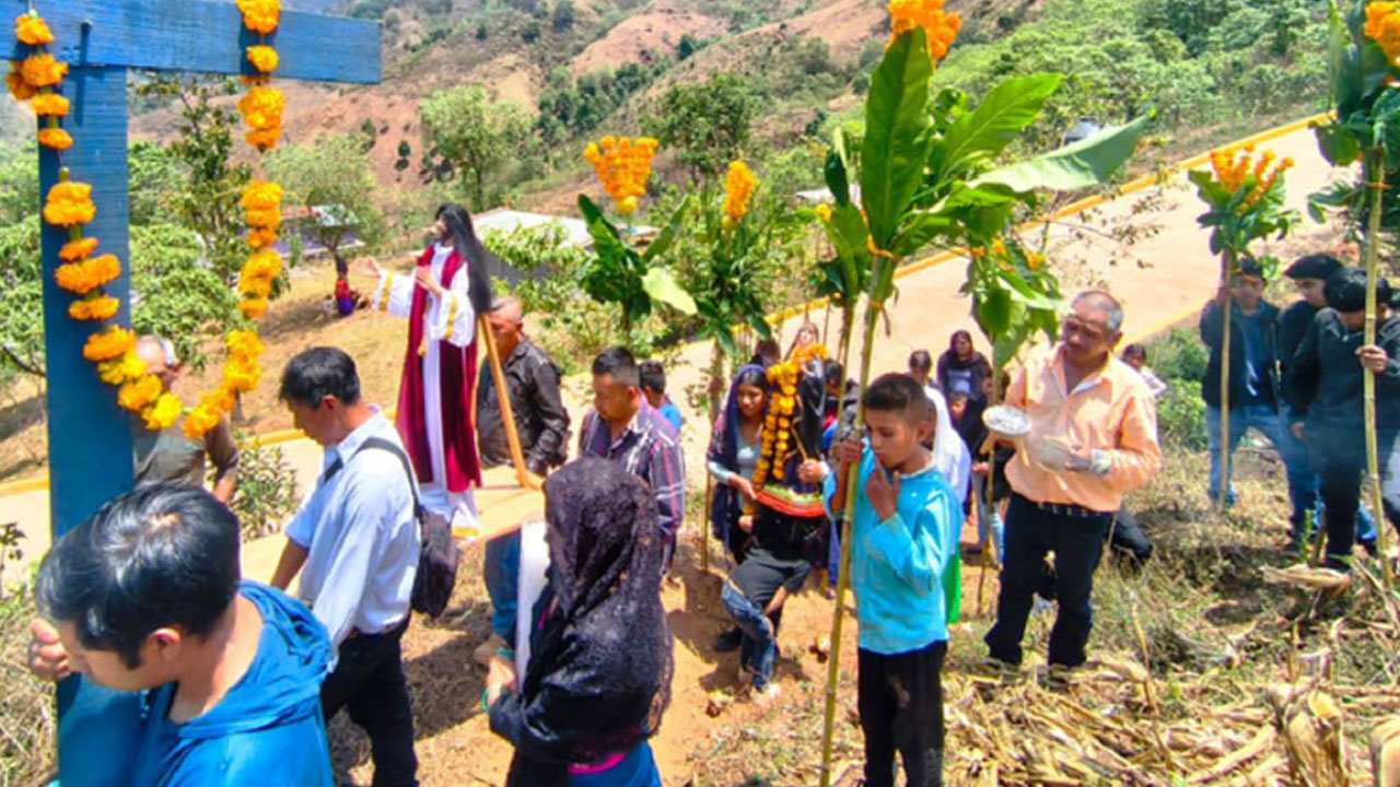 SEMANA SANTA EN CACALOTEPEC II: DEJÉ QUE EL PUEBLO ME EVANGELIZARA